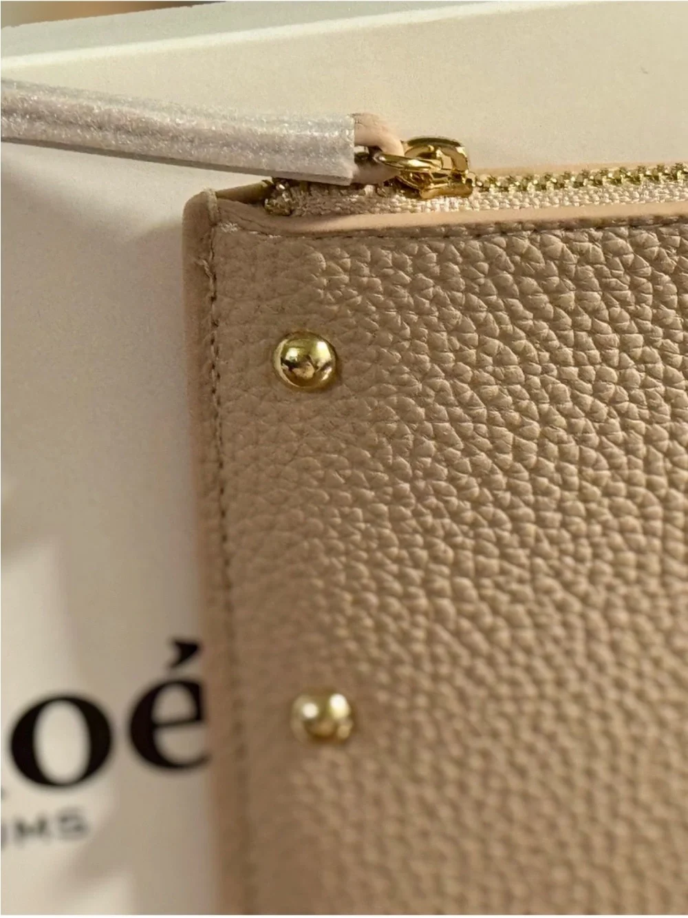 Chloe Parfums Cosmetic Beige Crossbody Shoulder Bag with Gold Chain